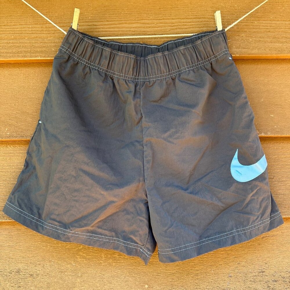 Nike Woman’s Running Gray With Pockets NWOT Shorts Size M - Picture 1 of 13